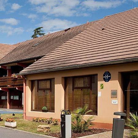 Campanile Hotel Mayenne Bagian luar foto