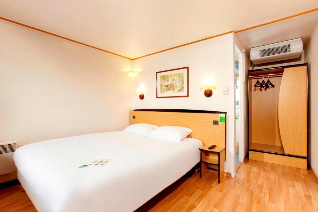 Campanile Hotel Mayenne Ruang foto