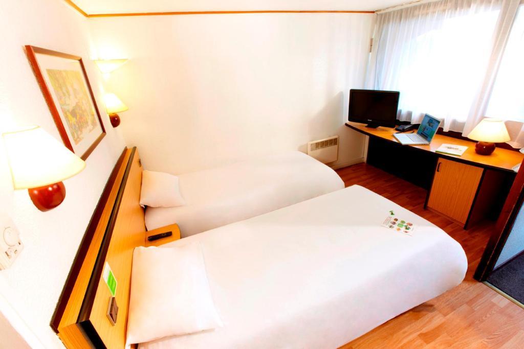 Campanile Hotel Mayenne Ruang foto