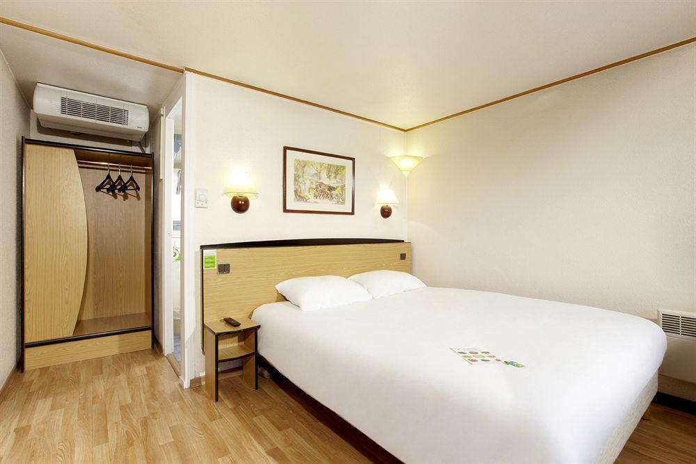 Campanile Hotel Mayenne Ruang foto